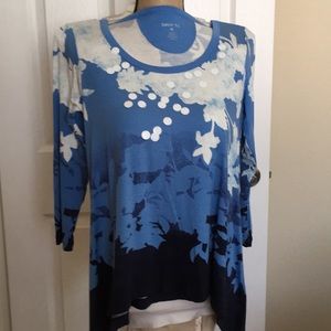 Cute top blue multicolors, decorated front.